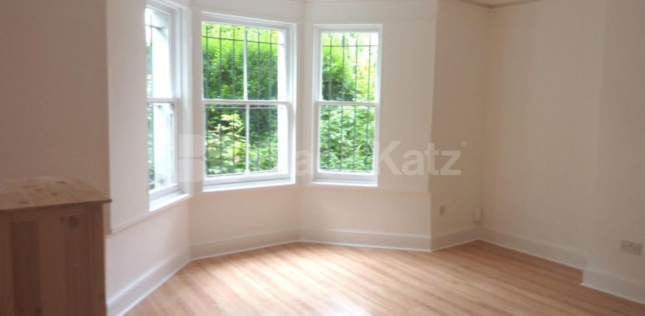 			MUST SEE!, 2 Bedroom, 1 bath, 1 reception Flat			 Hilldrop Road, TUFNELL PARK